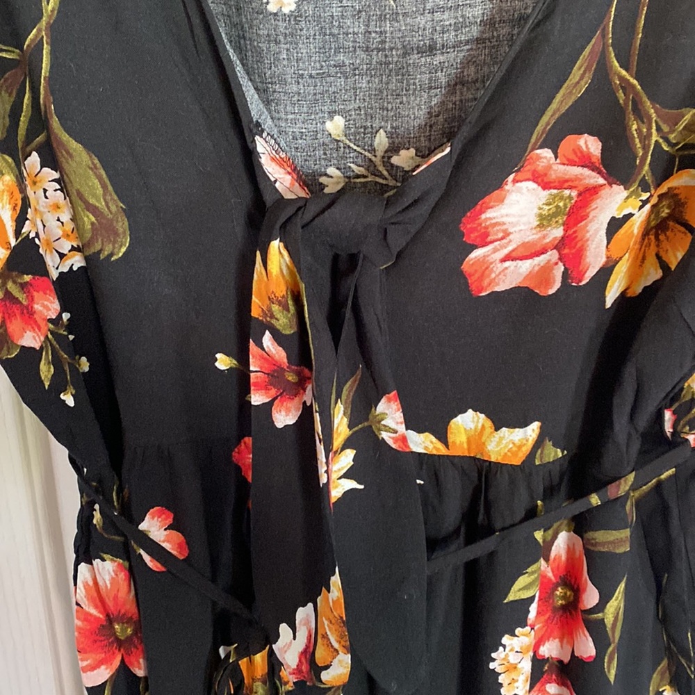 Dress. - Picture 2 of 8